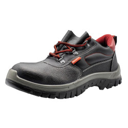 Ces chaussures de sécurité Bellota sont fabriquées en Espagne. Conçues en cuir, elles sont antidérapantes, anti-perforation et possèdent un embout de sécurité. Elles sont normées EN 20345 et certifiées S3 SRC. Des chaussures de sécurité à l'excellent rapport qualité/prix pour travailler en toute sécurité.