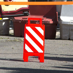 Chevalet hachuré de signalisation avec chaîne novap